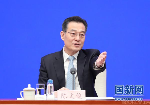 國務(wù)院新聞辦新聞局局長、新聞發(fā)言人陳文俊邀請記者提問_large.jpg